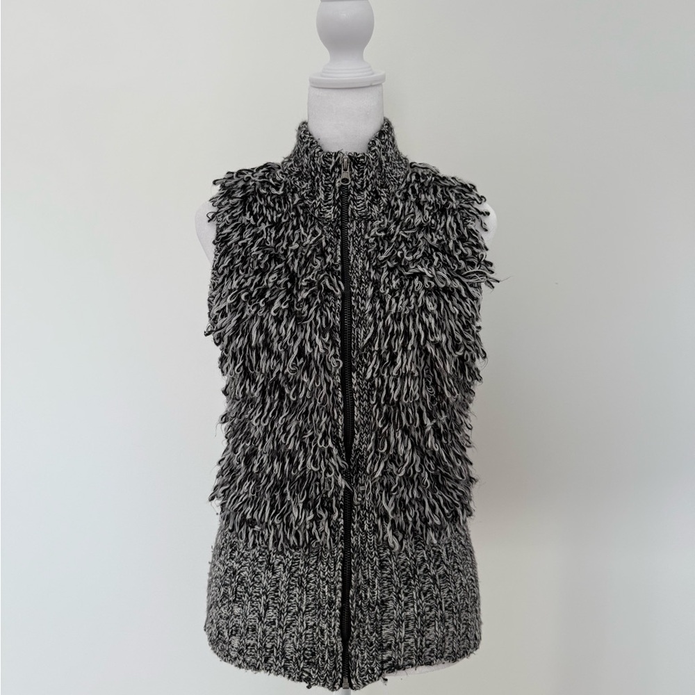 Cache black & white zip-up knit vest.